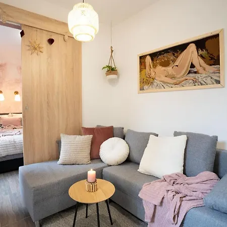 Pretty Jolie Romantic Getaway * Bled